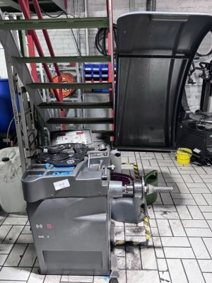 1 Reifenwuchtmaschine Bosch WBE 4200 S50